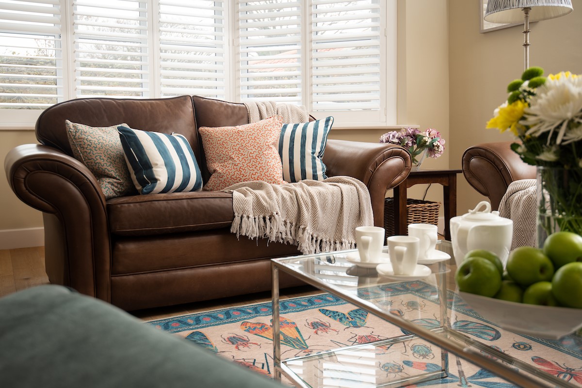 Friars Farm Cottage - comfortable leather sofas in the sitting room