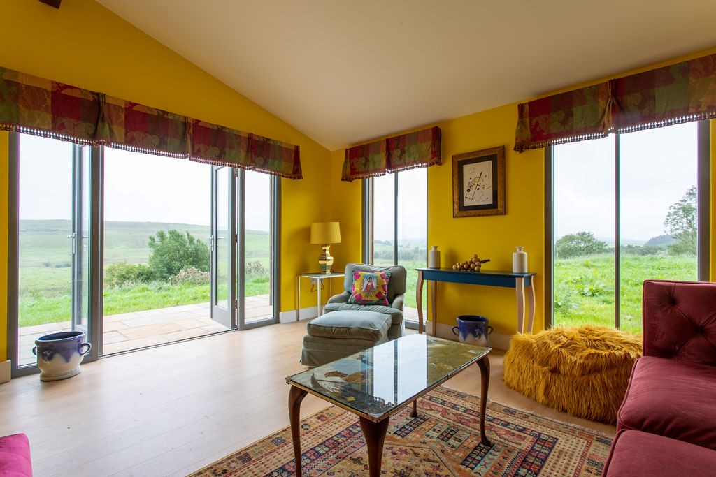 Lowtown Cottage - sun room with south facing views across vast open countryside