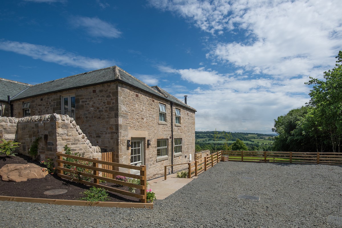 Old Granary House - extensive and maintained parking