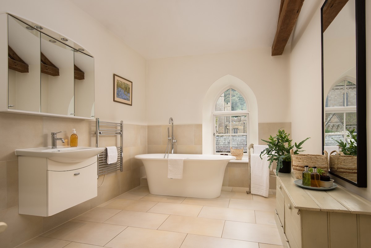 The Stables - family bathroom