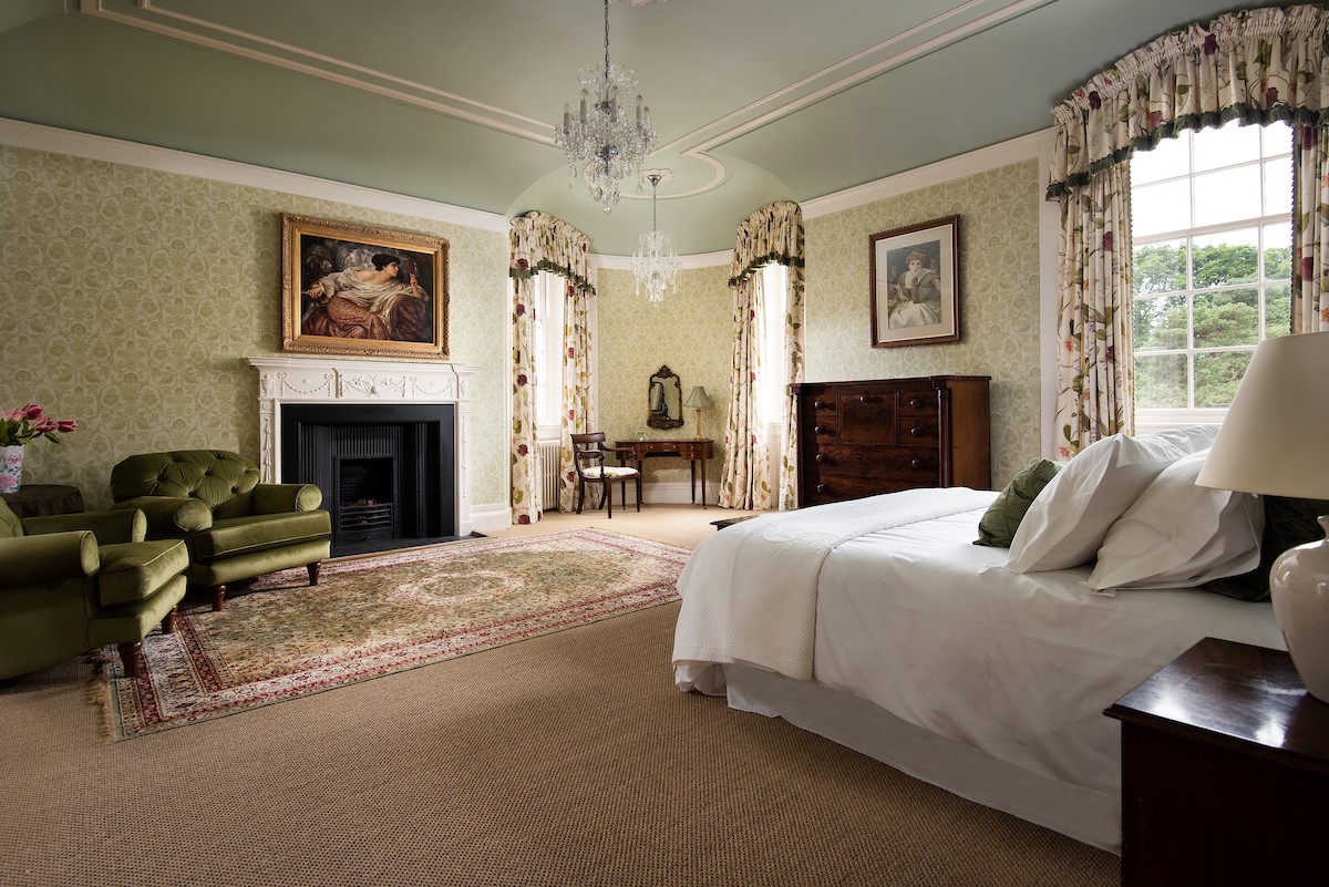 Fairnilee House - Craigmyle - with super king bed, seating area and dressing table