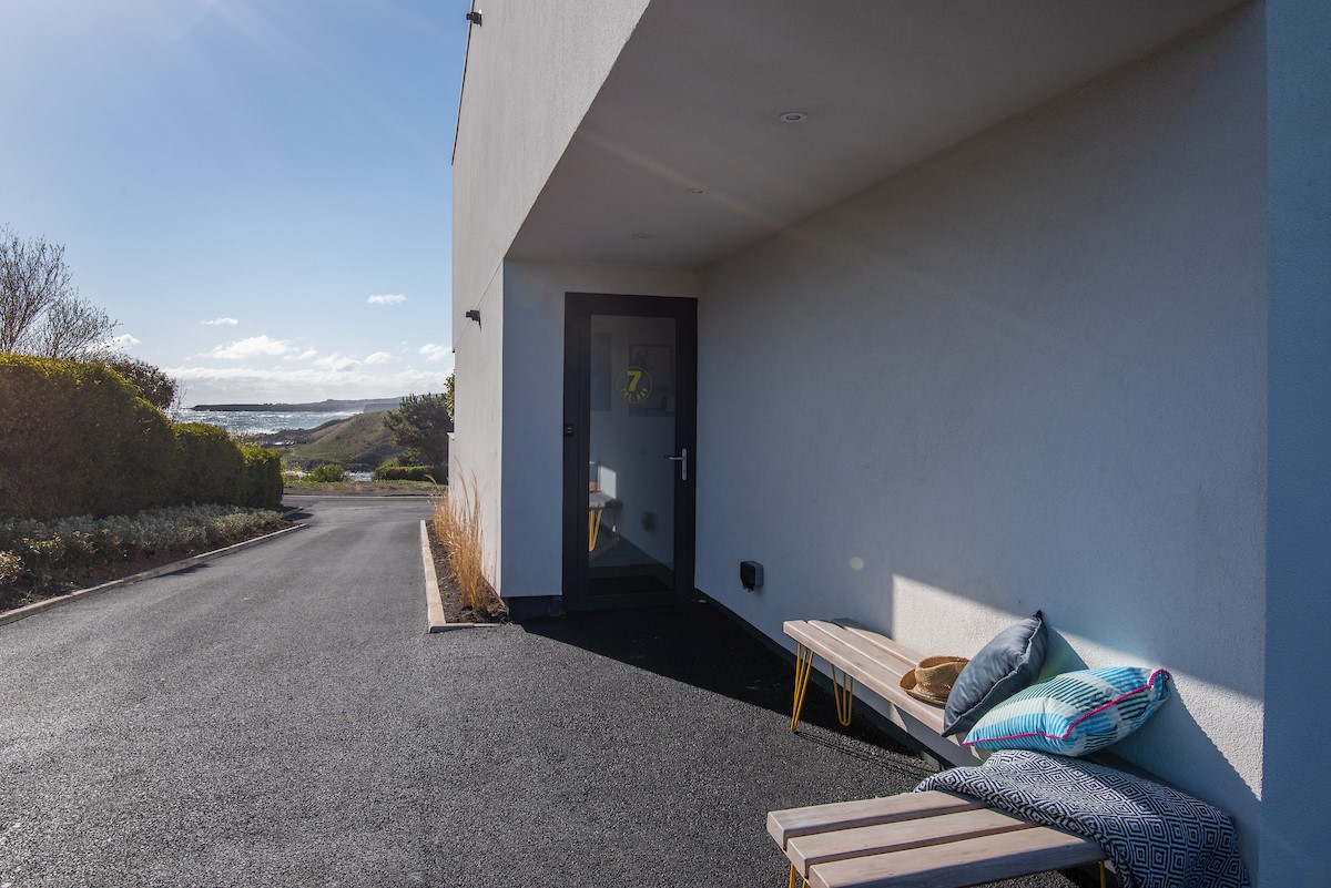 7 The Bay, Coldingham - entrance into the apartment with bench seating