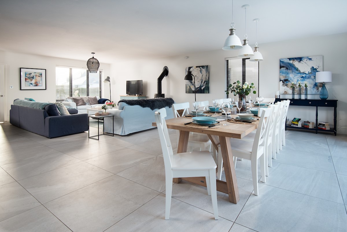 Duneside House - open plan kitchen, dining and living area, creating a social space