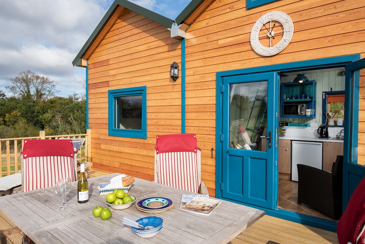 Berrington Beach Hut - outside dining on summer evenings