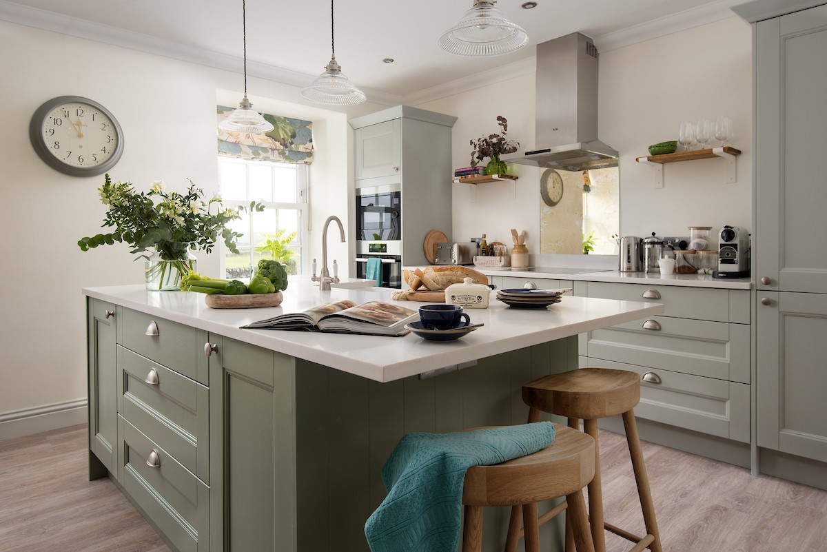 Greenhead Cottage - a well-equipped Shaker-style kitchen with central island