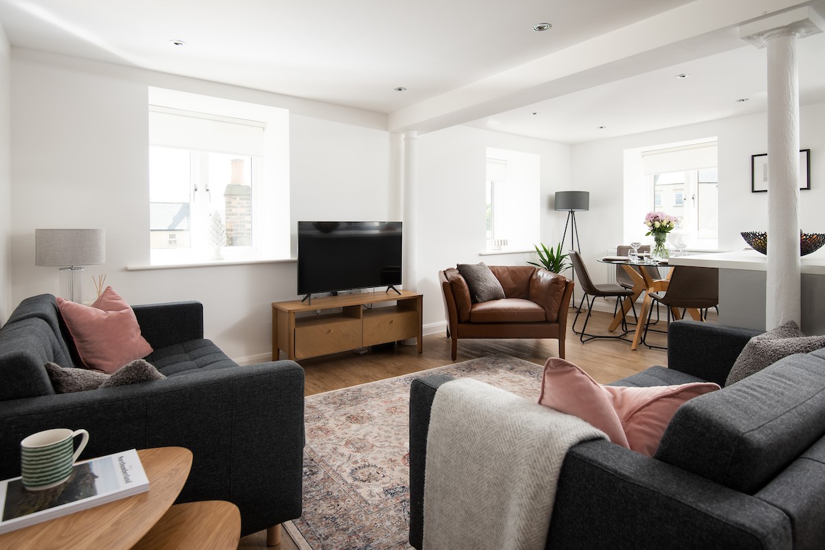 The Barley Loft - relax in the bright and sociable open-plan living space
