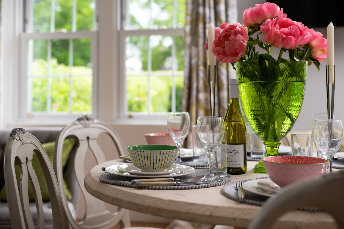 Lane Cottage - the characterful sash windows overlooking the gardens