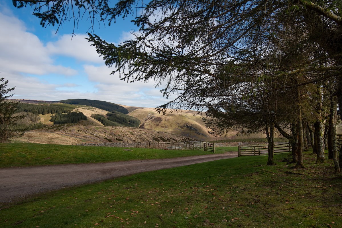 Tutor's Lodge - surrounded by the rolling hills of the Upper Coquet Valley