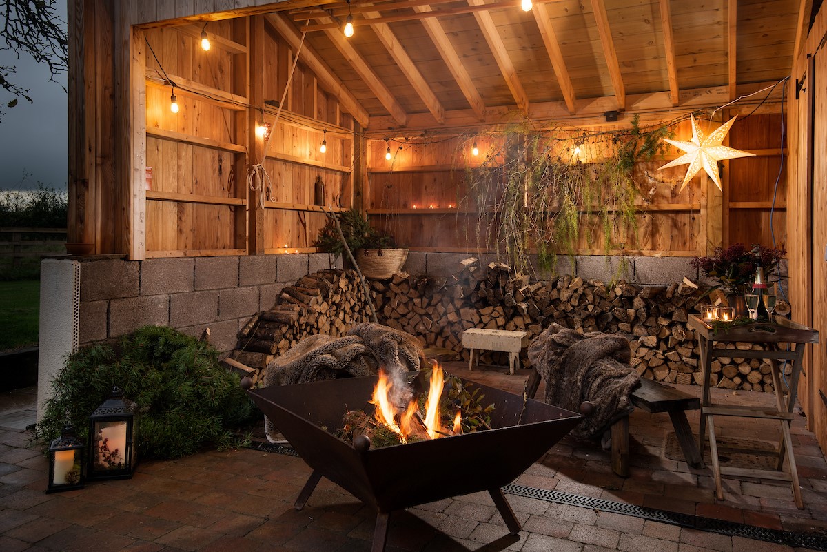 Goose Cottage at Christmas - sit inside the cosy log store and toast marshmallows on the roaring outdoor firepit