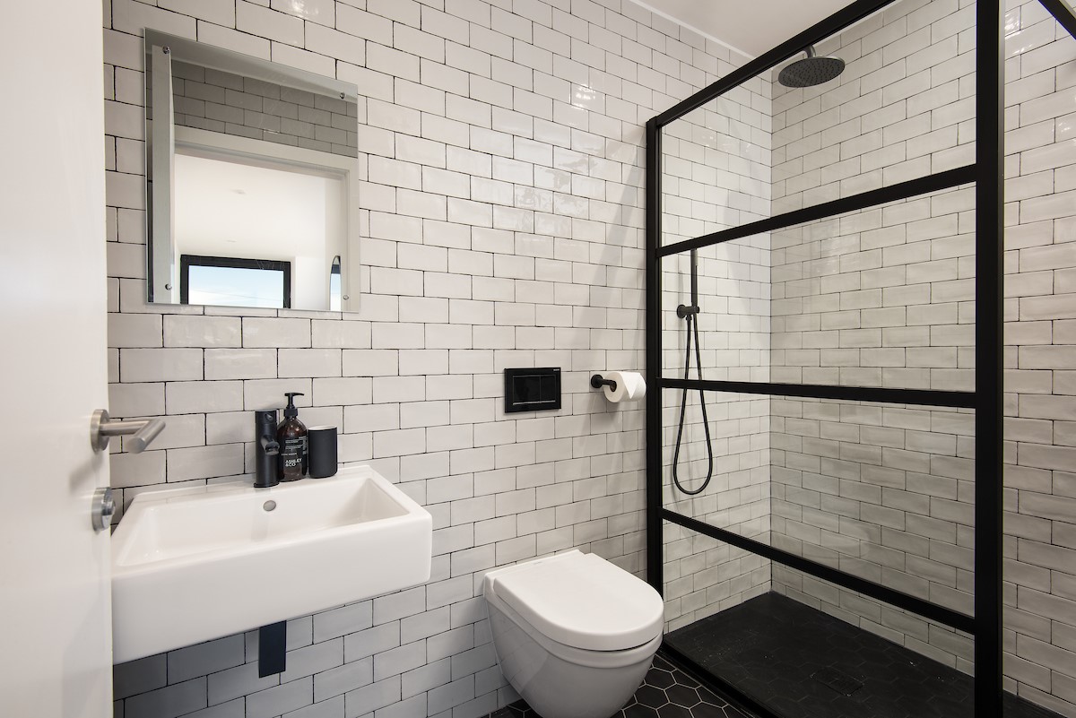 7 The Bay, Coldingham - the en suite shower room has a large walk-in shower with a Crittall-style glass screen