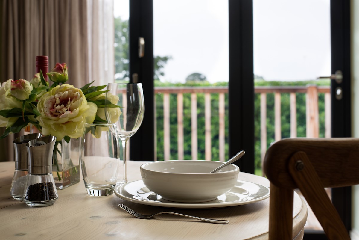The Treehouse - enjoy an intimate dinner with your loved one