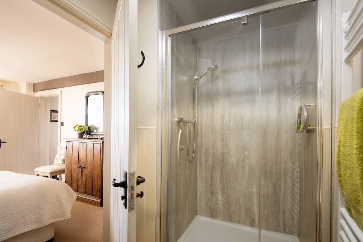 Anvil Cottage - bedroom two has an en suite shower room