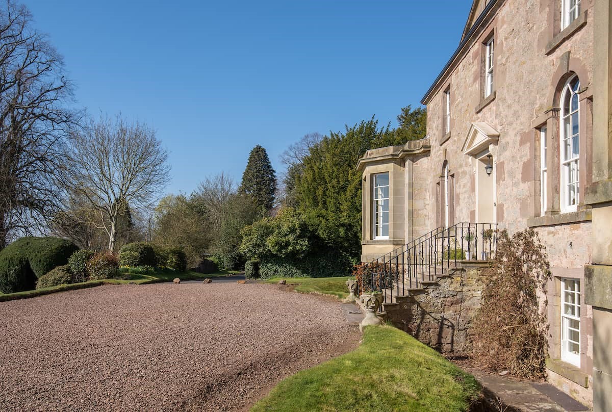 Cairnbank House - the gravelled courtyard to the front of the property and access driveway