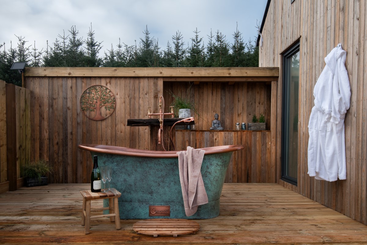 The Willow - stargaze from the outdoor copper Shaanti bath