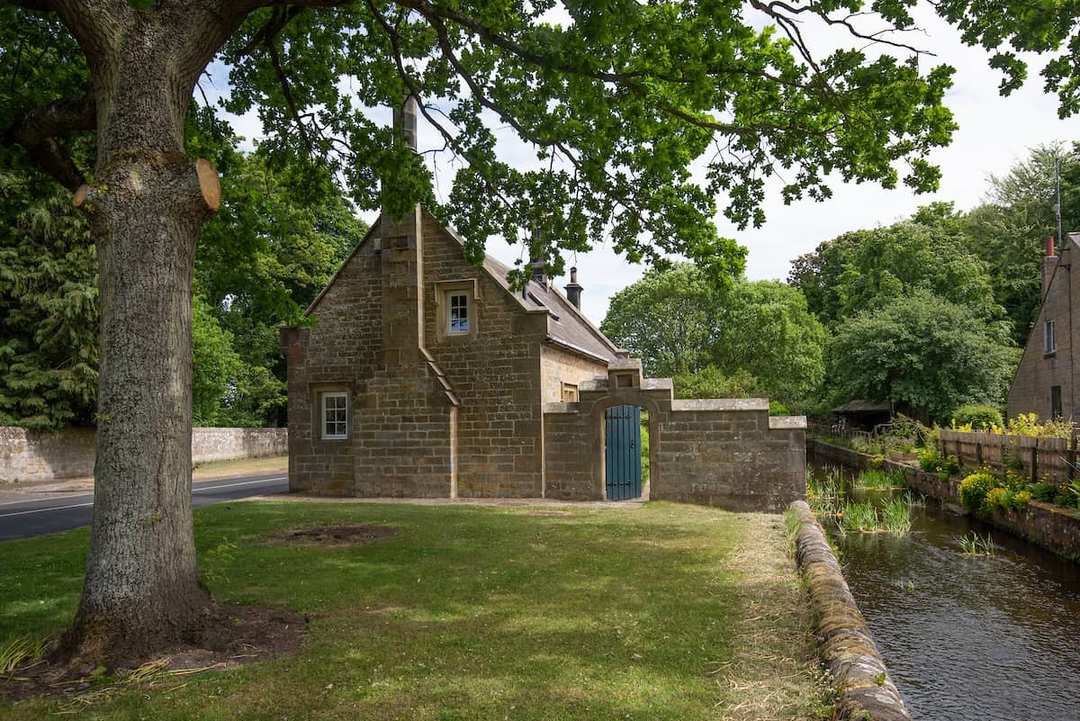 East End Cottage - the side aspect of the cottage with the Whittle Dene watercourse