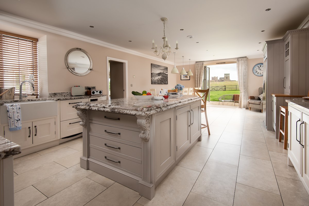 North Star House - spacious kitchen, ideal for cooking meals for family and friends