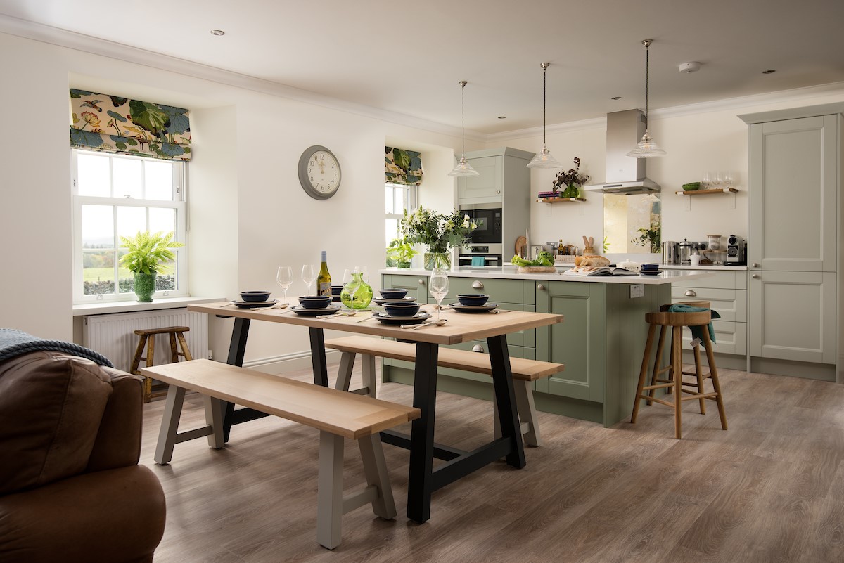 Greenhead Cottage - dining for up to six guests plus an additional two seats at the kitchen island