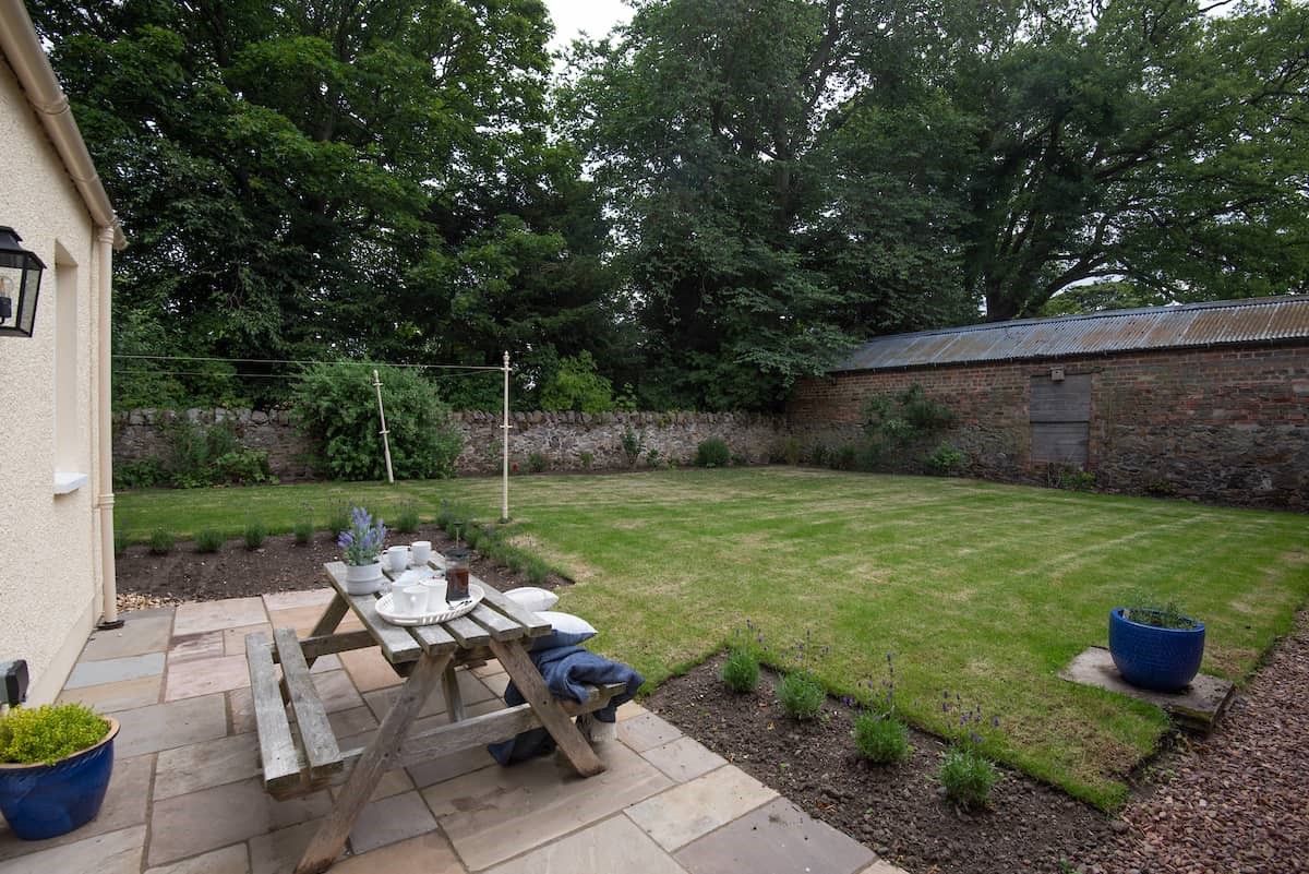 The Coach House, Kingston - outside seating area and enclosed lawned garden