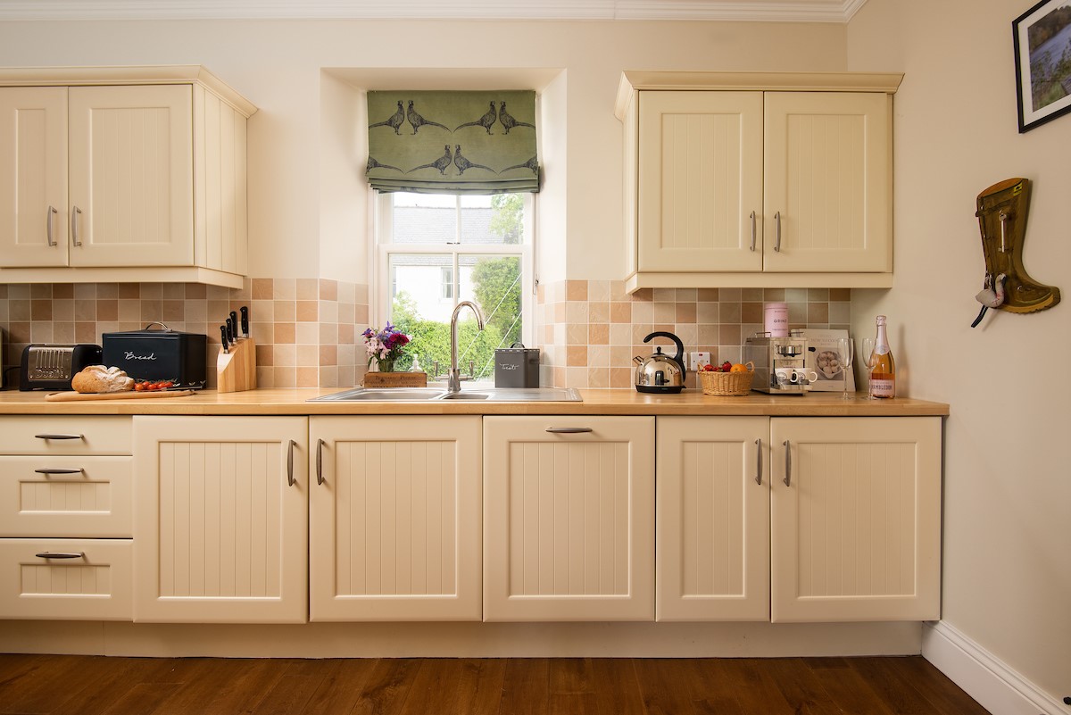Pentland Cottage - the spacious kitchen