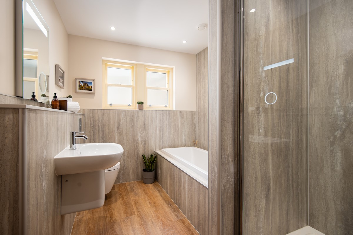 Hiddenhus - large bathroom with separate bath and walk-in shower