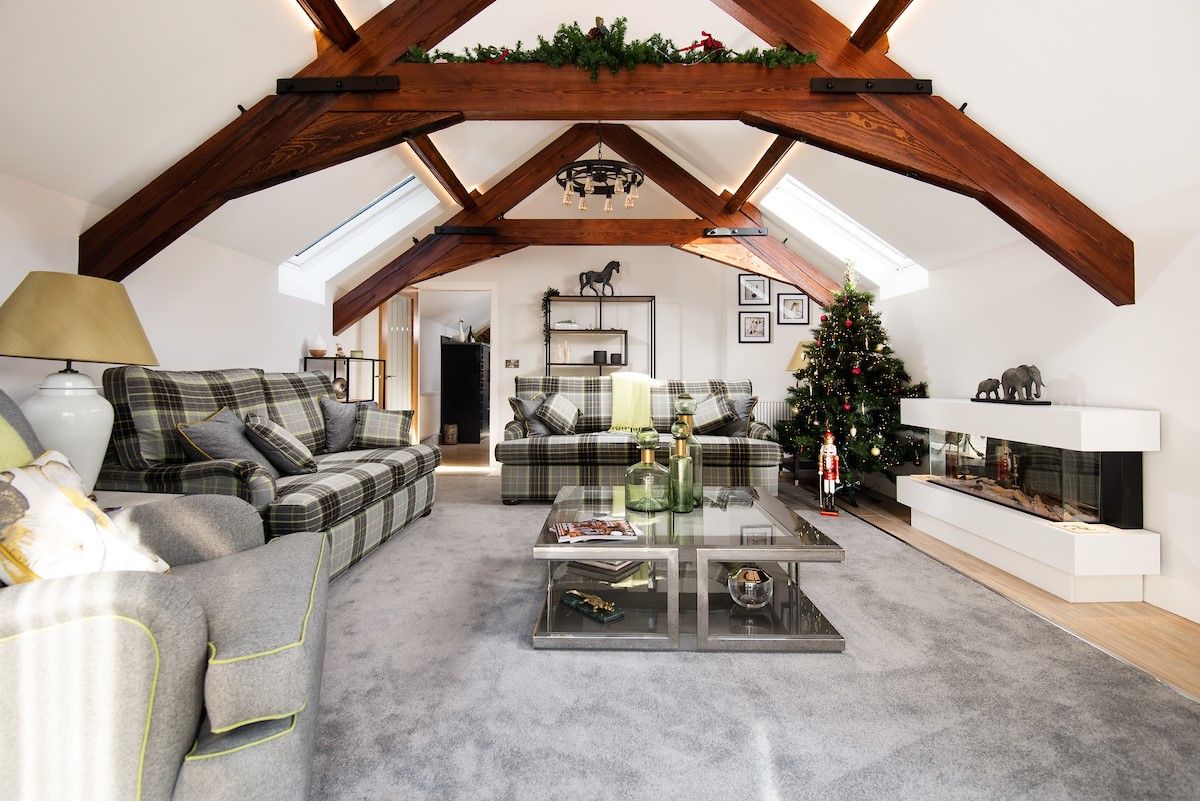 Roundhill Coach House - perfectly prepared for festive holidays with decorations throughout the lounge