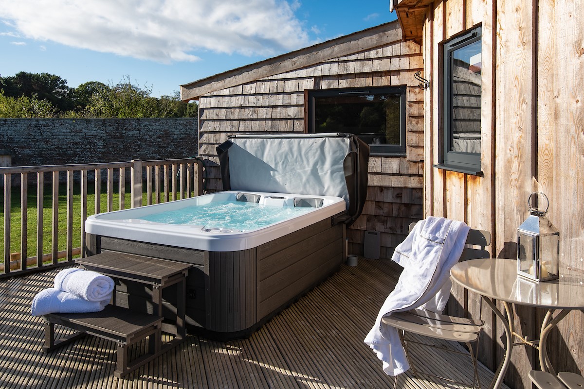 The Treehouse - hot tub for two