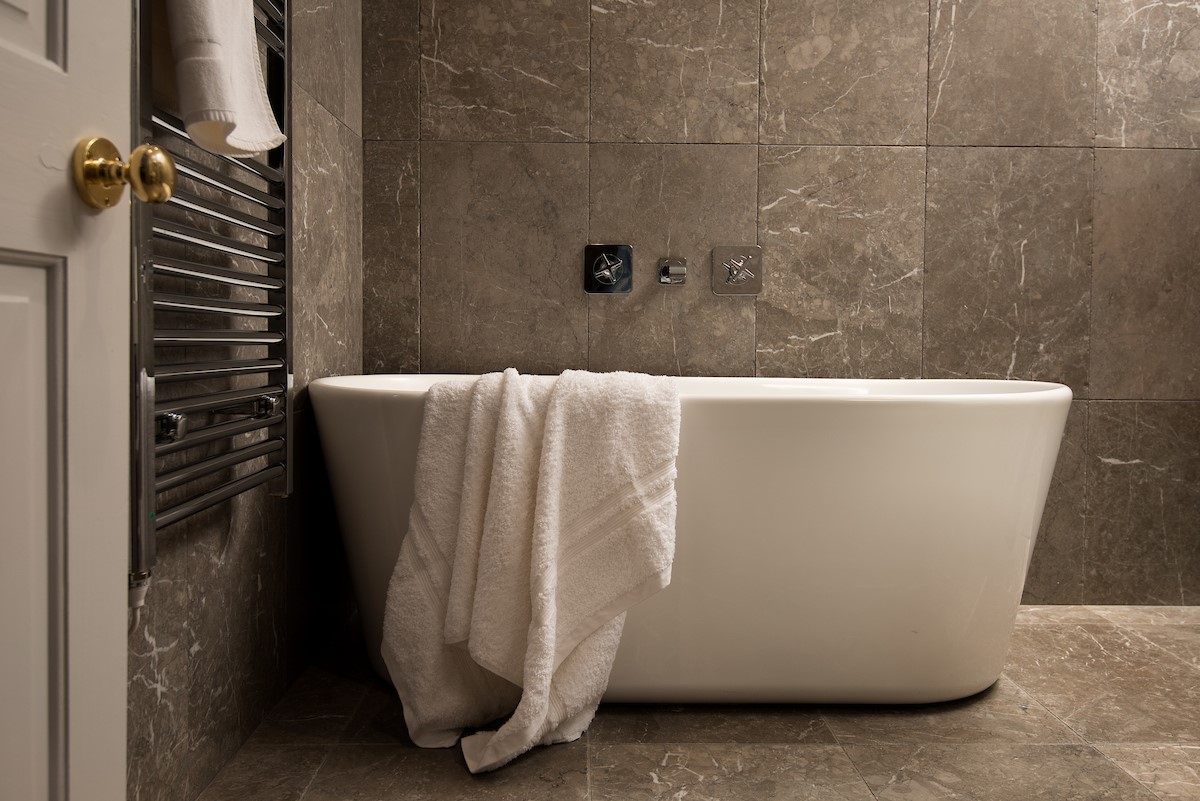 The Lodge, Lesbury - a large bath tub offers a sumptuous soak