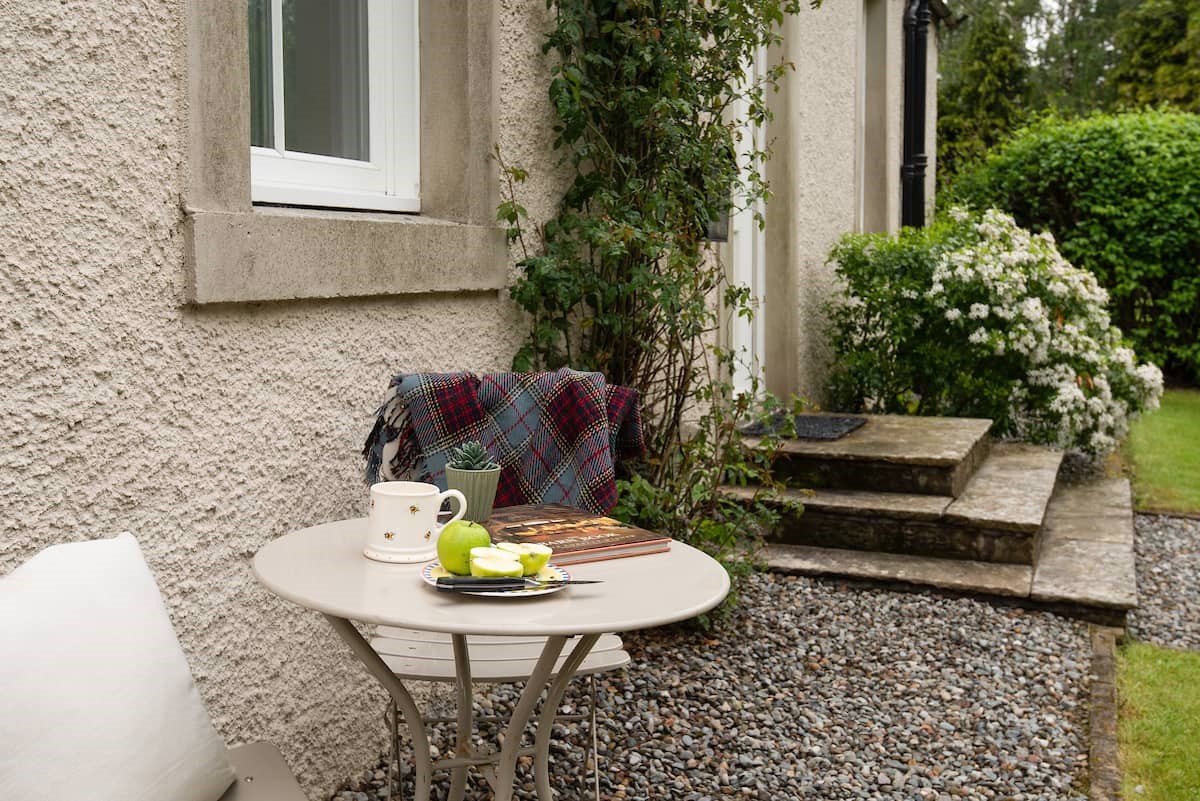 Pentland Cottage - enjoy your morning coffee in the garden