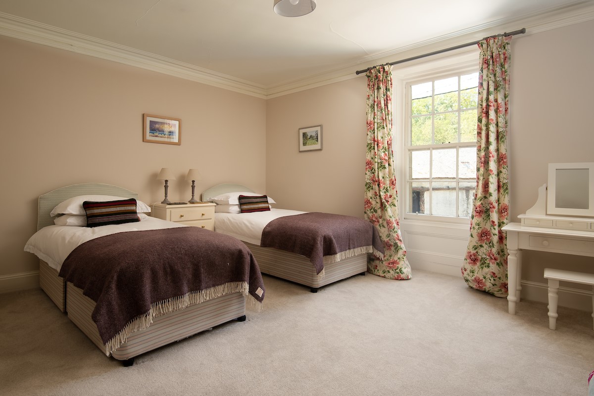 Mossfennan House - bedroom six with twin beds