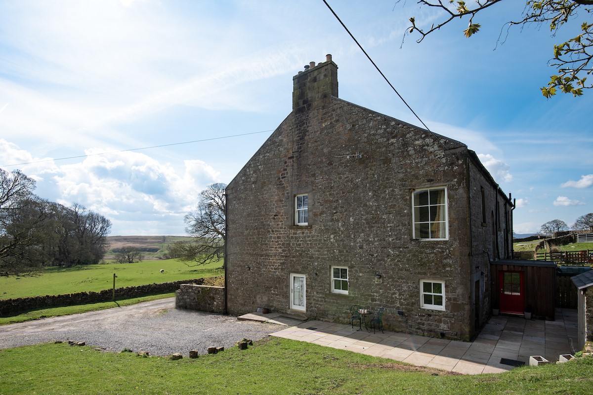 Walltown Farm Cottage - external side views of the property with private parking