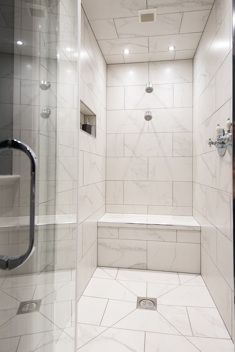 Fairnilee House - Craigmyle - en suite shower room with large walk-in shower enclosure