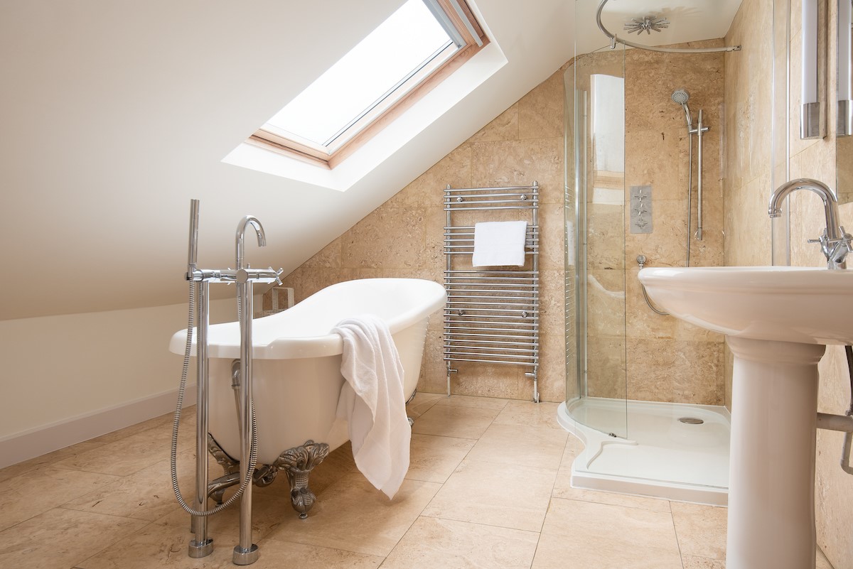 Friars Farm Cottage - en-suite bathroom with free standing bath and separate walk-in shower