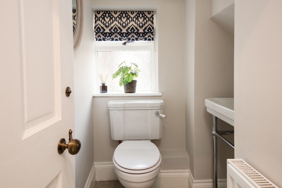 Brockmill Farmhouse - cloakroom with WC
