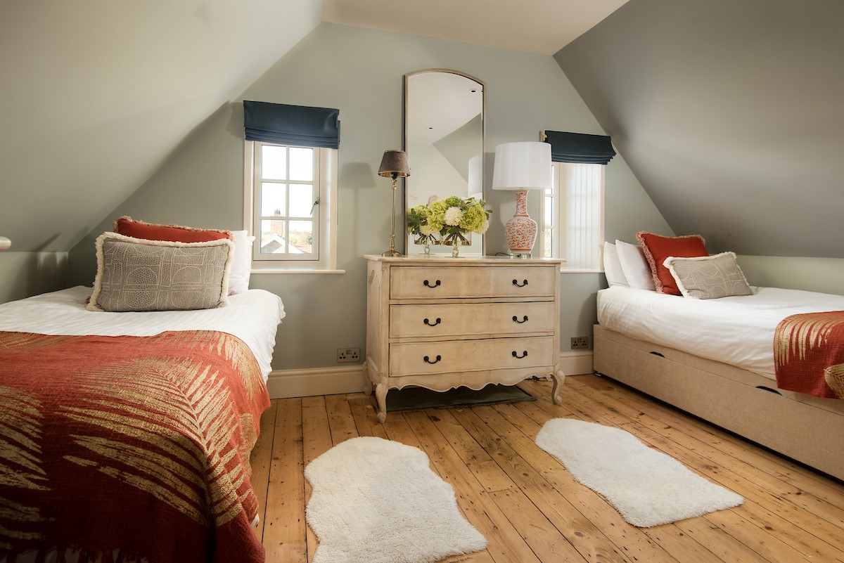 Captain's Landing - twin beds in bedroom two with chest of drawers