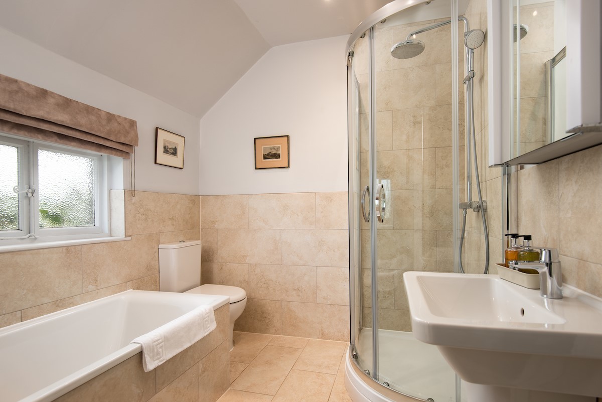 Blakey House - en-suite with bath and separate walk-in shower