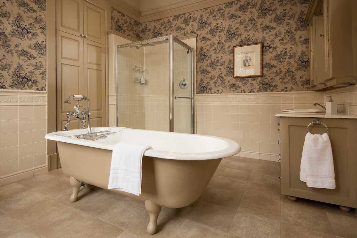 Fairnilee House - Inchcape - en suite bathroom with roll-top bath and walk-in shower