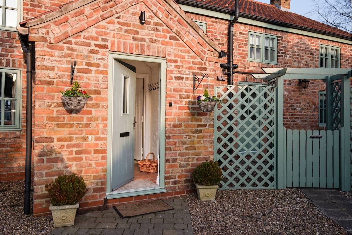 Rose Cottage, Huggate - the welcoming entrance to the cottage