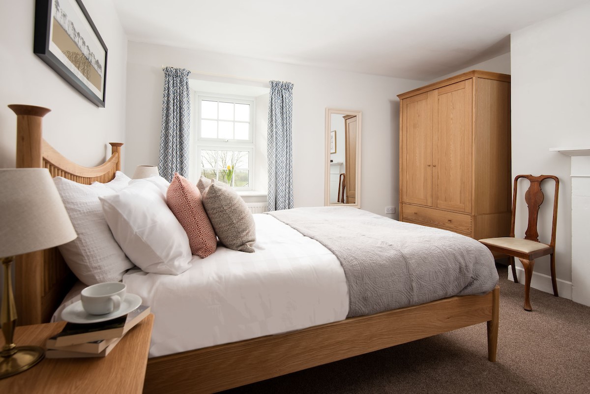 Grange House - bedroom three with king size bed, bedside tables with lamps and large wardrobe