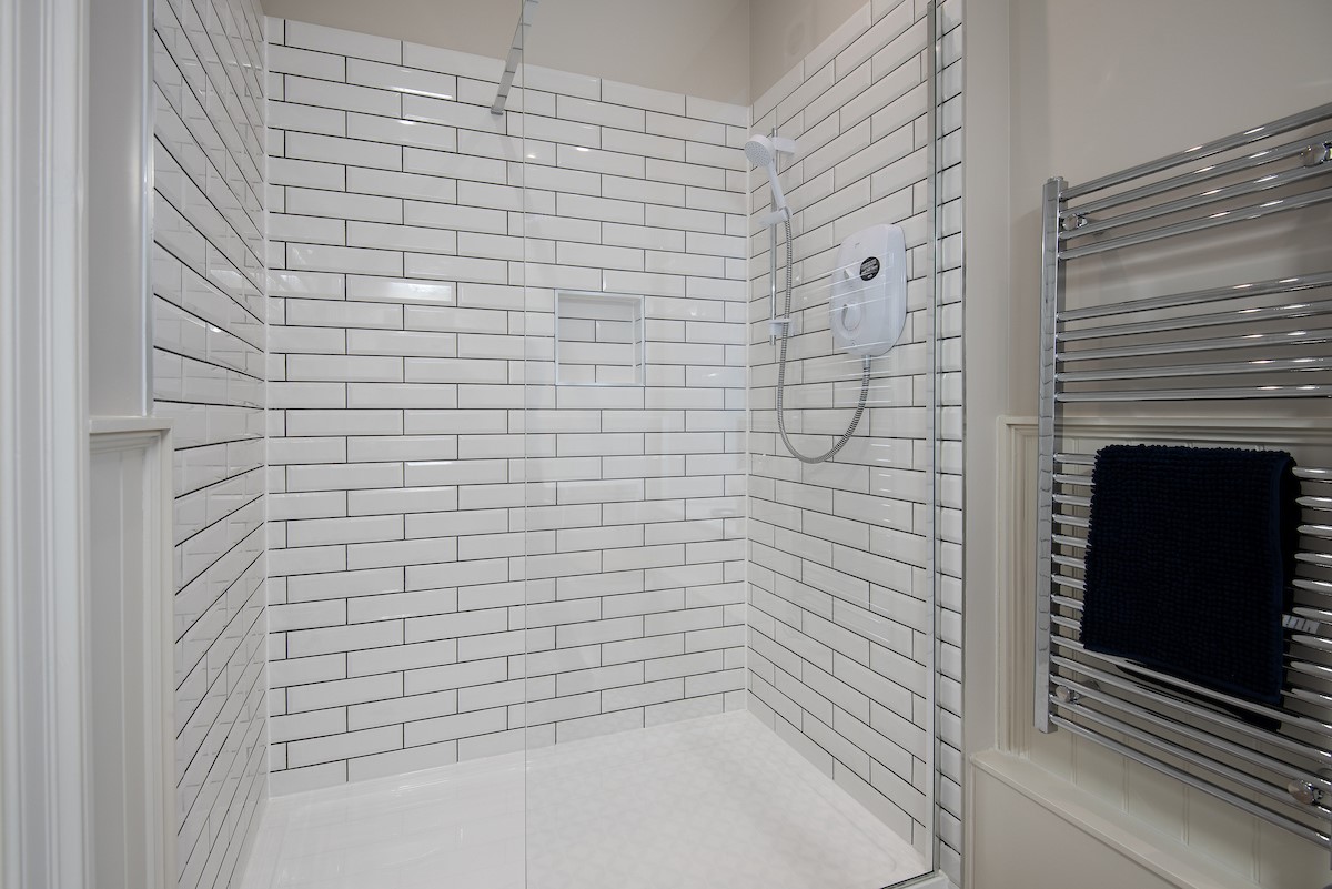 Cambridge House - large walk-in shower in bedroom one en suite bathroom