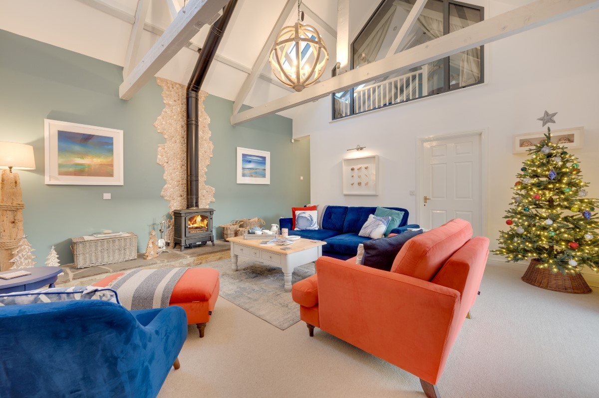Samphire Barn - relax in the sitting room with family and friends over the festive period