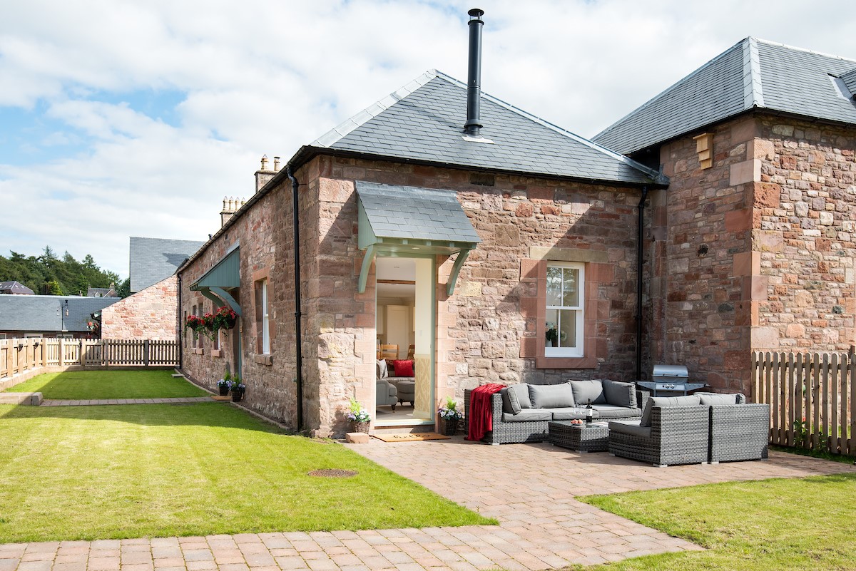 Dryburgh Steading One - lawned garden with smart outdoor seating
