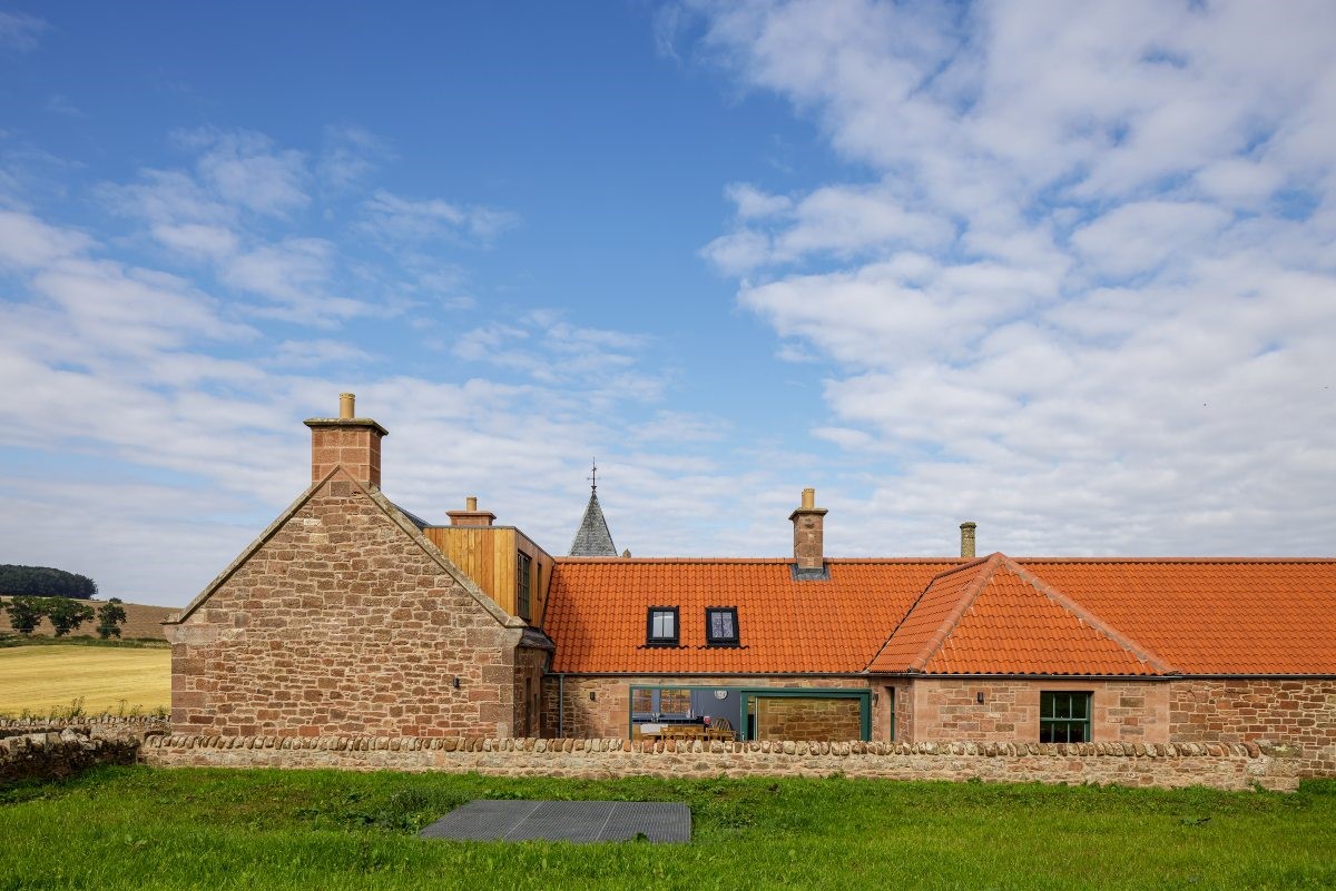 Papple Steading - Grieve's Cottage - side aspect and sheltered terrace area