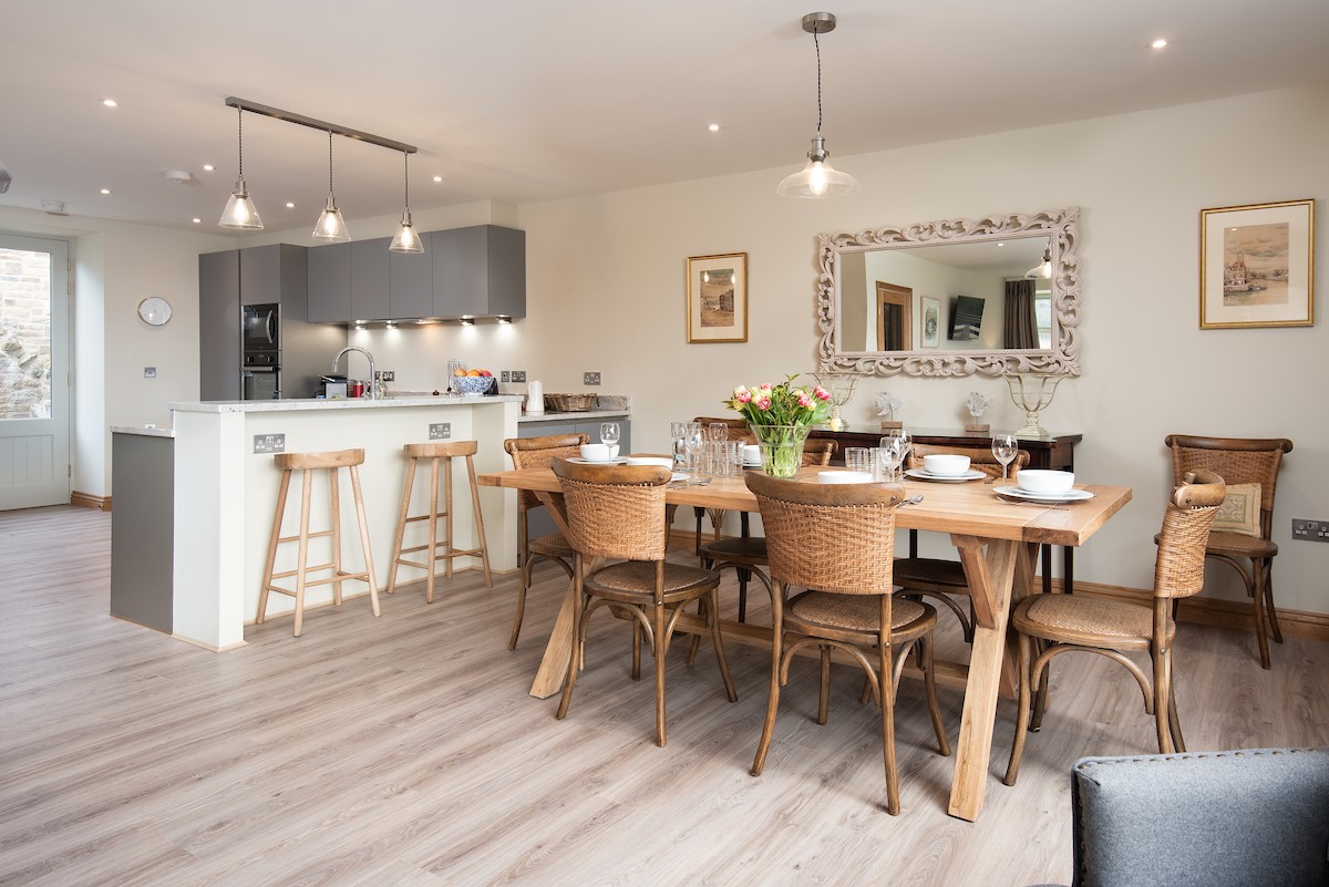 Old Granary House - dining area to seat eight with additional breakfast bar seating overlooking the kitchen