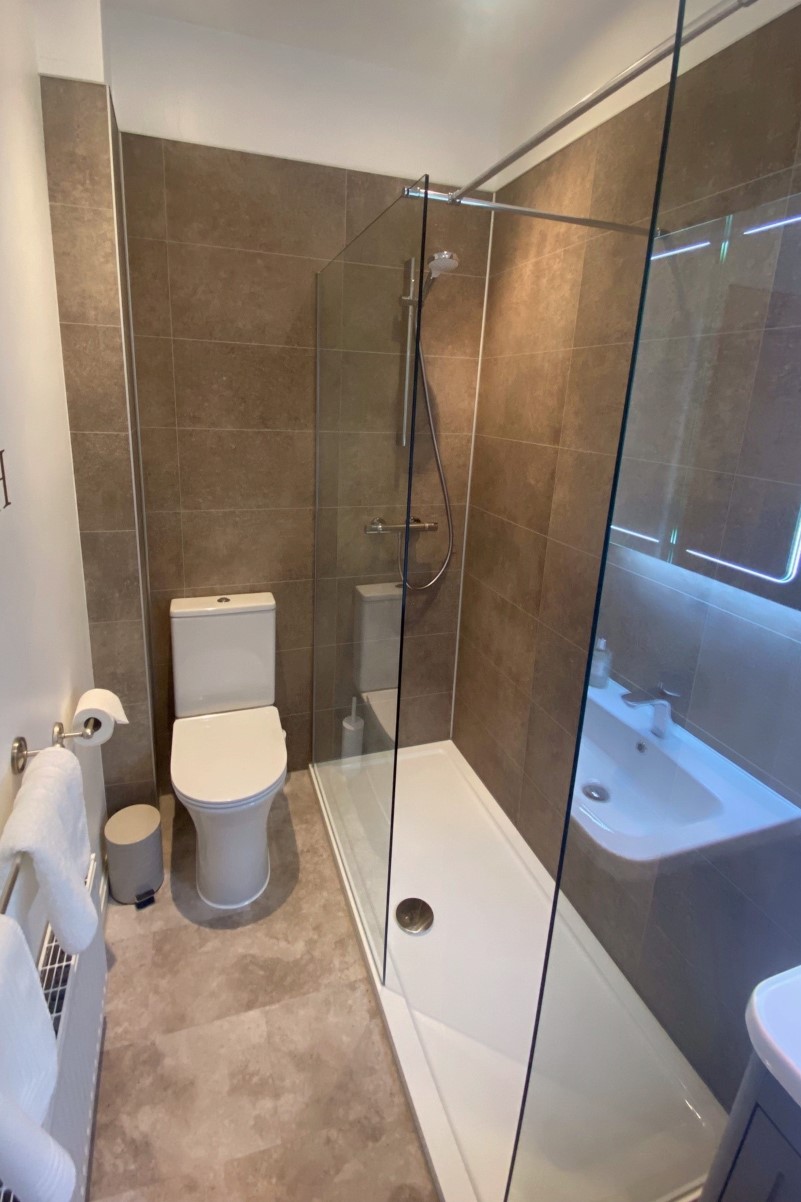 Chestnut Cottage - bathroom with walk-in shower, WC and basin