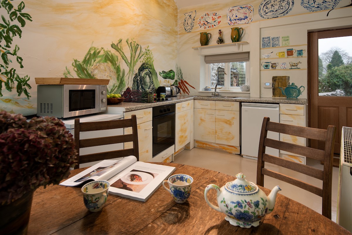 The Art House - the breakfast nook in the cosy kitchen
