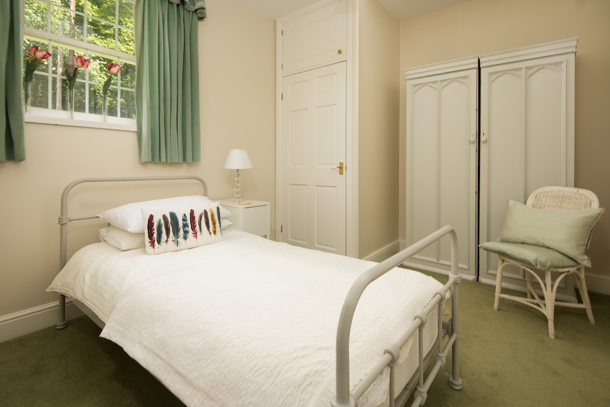Eslington Lodge - bedroom three with single bed and wardrobe