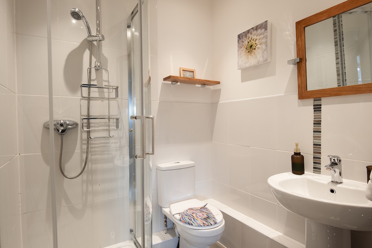 Moo House - en-suite with corner shower, basin and WC