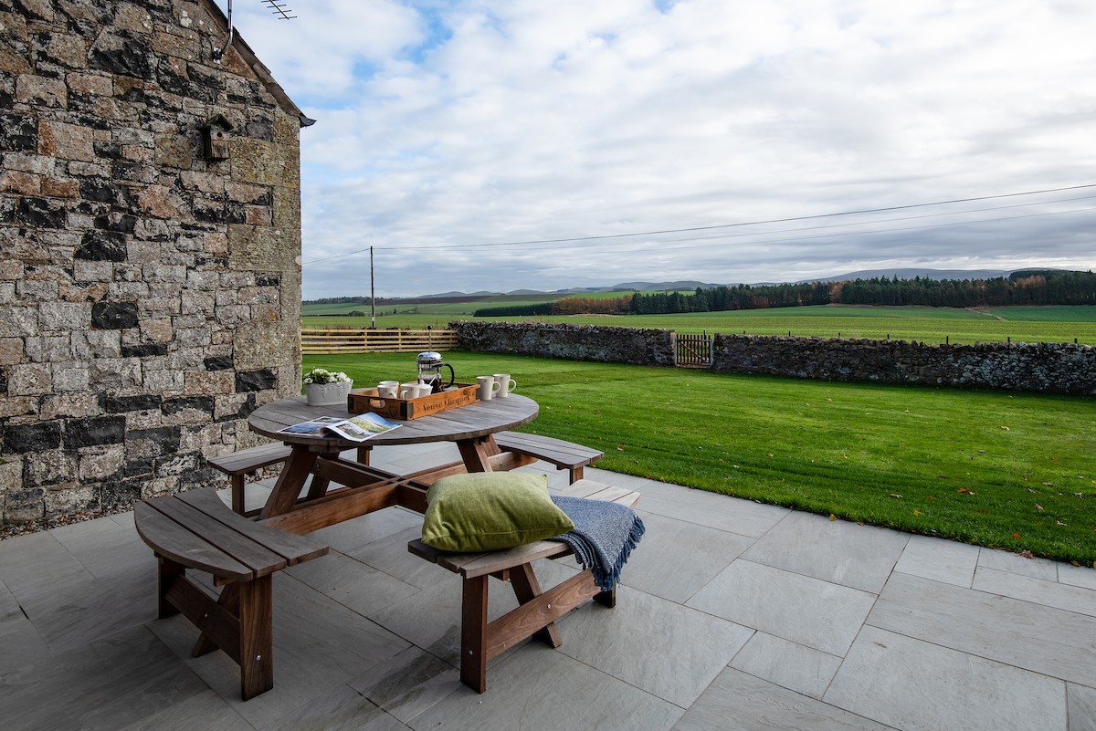 Greenhead Cottage - dine al fresco and soak in the glorious views