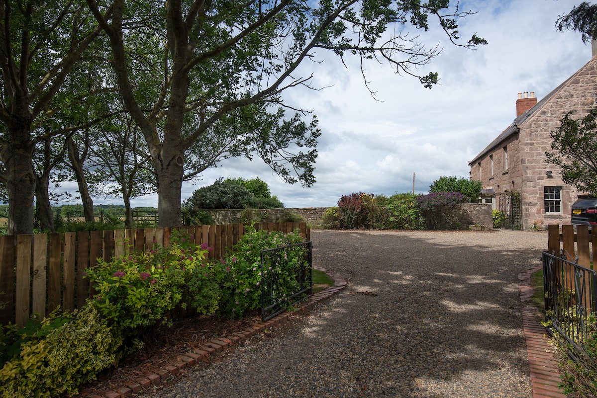 Brockmill Farmhouse - gated driveway with ample parking