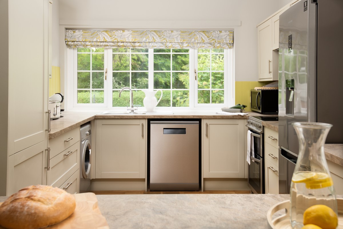 Lane Cottage - the light-filled fully equipped kitchen